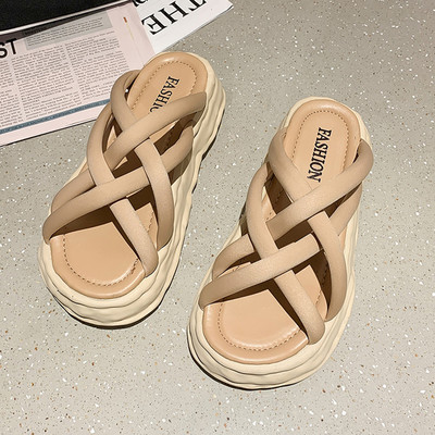 Jauns vasaras čību modelis ar krusteniskām siksnām