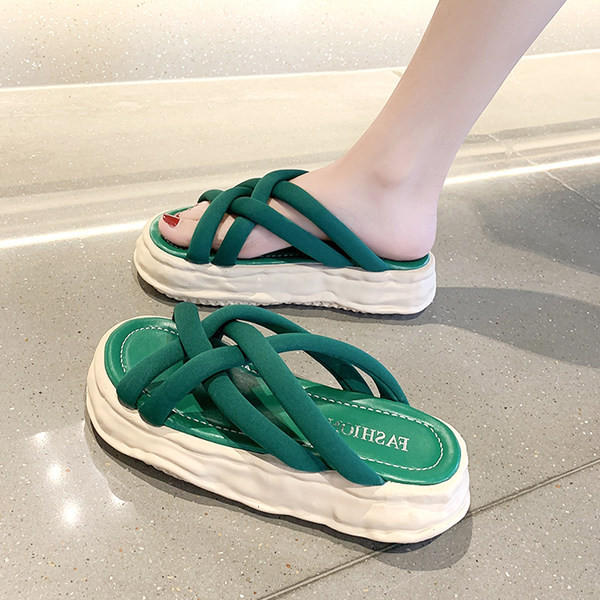 Jauns vasaras čību modelis ar krusteniskām siksnām