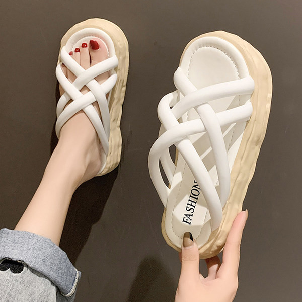 Jauns vasaras čību modelis ar krusteniskām siksnām