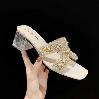 Κομψές γυναικείες παντόφλες με διάφανό τακούνι και διακόσμηση πέρλες