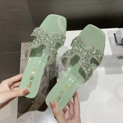 Κομψές γυναικείες παντόφλες με διάφανό τακούνι και διακόσμηση πέρλες