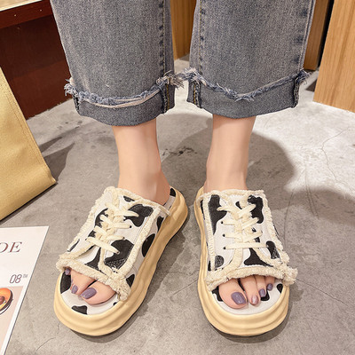 Jauns sieviešu čību modelis ar dzīvnieku apdruku un saitēm