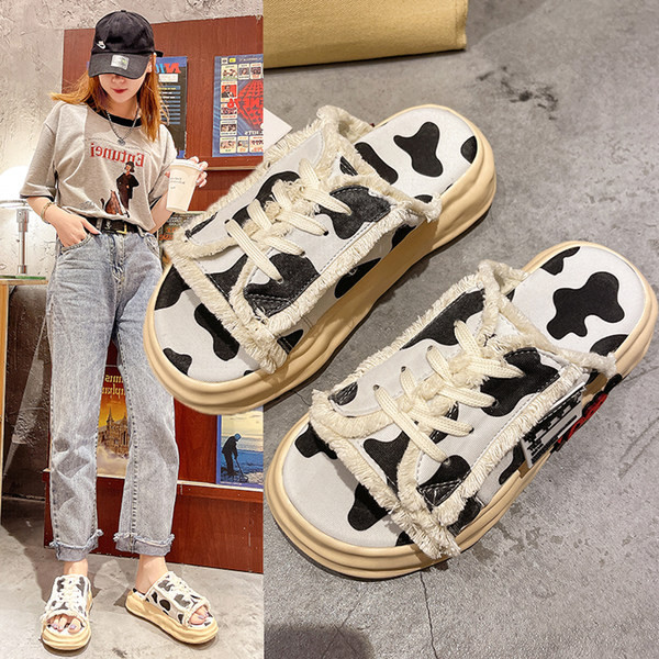 Jauns sieviešu čību modelis ar dzīvnieku apdruku un saitēm