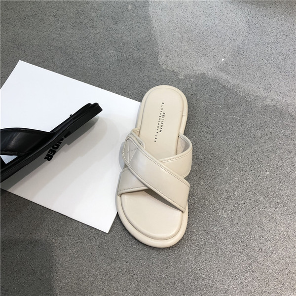 Ikdienas sieviešu čības no mākslīgās ādas - ar plakanu zoli