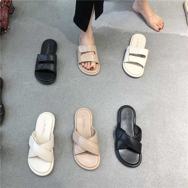 Ikdienas sieviešu čības no mākslīgās ādas - ar plakanu zoli