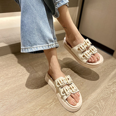 Sieviešu mākslīgās ādas čības ar sprādzēm