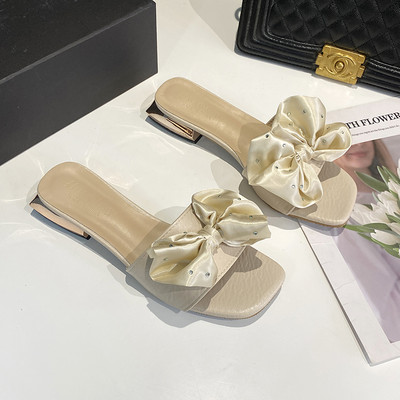 Sieviešu čības ar plakanu zoli un satīna lenti