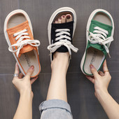 Ikdienas čības ar mežģīnēm un plakanu zoli