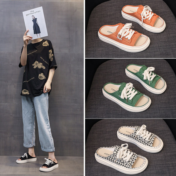 Ikdienas čības ar mežģīnēm un plakanu zoli