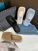 Parasta modeļa sieviešu ādas čības ar plakanu zoli