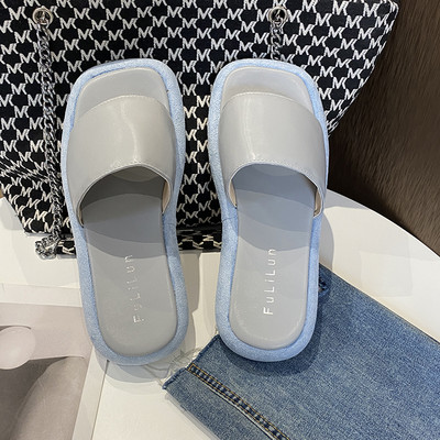 Parasta modeļa sieviešu ādas čības ar plakanu zoli