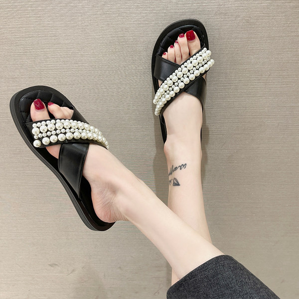 Ikdienas čības no eko ādas ar pērlēm un plakanu zoli