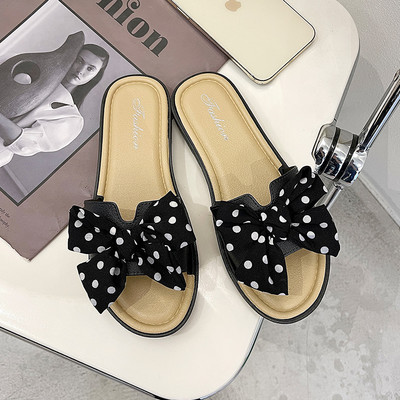 Ikdienas čības ar plakanu zoli un tekstila lenti