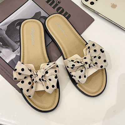 Ikdienas čības ar plakanu zoli un tekstila lenti