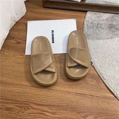 Ikdienas sieviešu čības ar krusteniskām siksnām - vairākas krāsas