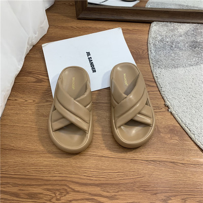 Ikdienas sieviešu čības ar krusteniskām siksnām - vairākas krāsas