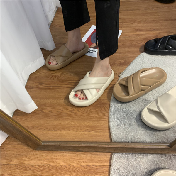 Ikdienas sieviešu čības ar krusteniskām siksnām - vairākas krāsas