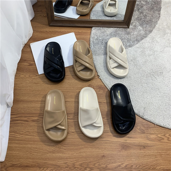 Ikdienas sieviešu čības ar krusteniskām siksnām - vairākas krāsas