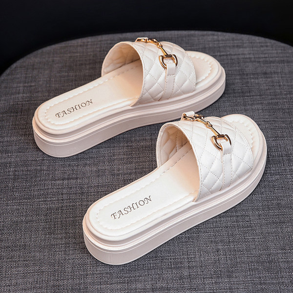 Jauna modeļa vasaras čības ar stepētu ādas siksniņu