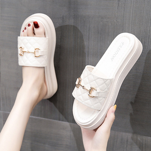 Jauna modeļa vasaras čības ar stepētu ādas siksniņu