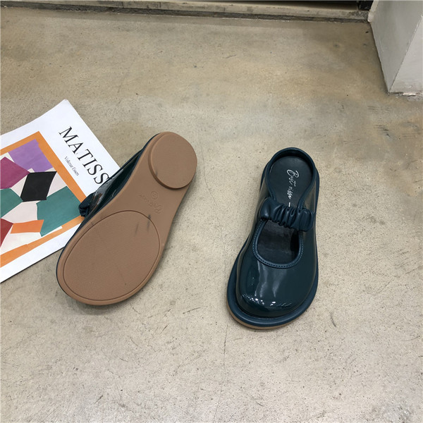 Sieviešu slēgtas čības no mākslīgās ādas