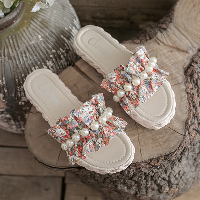 Ikdienas čības ar tekstila lencēm un pērlēm