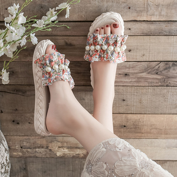 Ikdienas čības ar tekstila lencēm un pērlēm