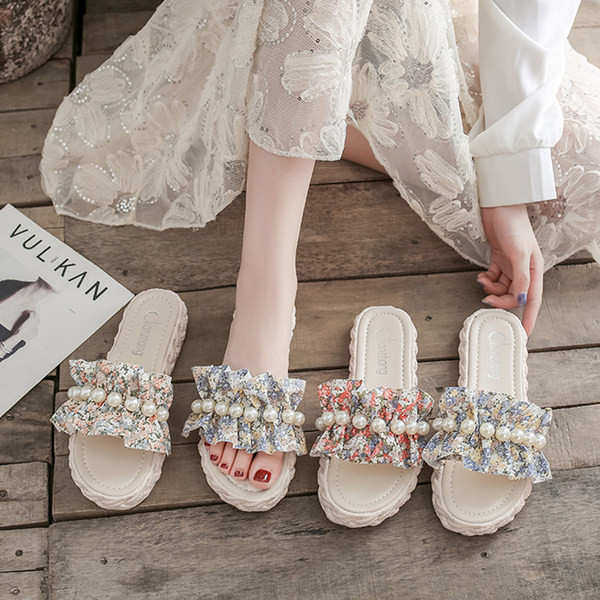 Ikdienas čības ar tekstila lencēm un pērlēm