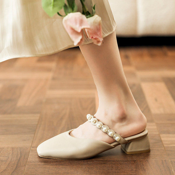 Slēgtas čības no eko ādas ar pērlēm