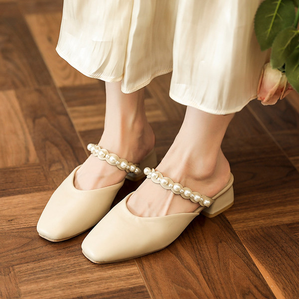 Slēgtas čības no eko ādas ar pērlēm