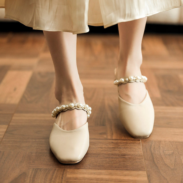 Slēgtas čības no eko ādas ar pērlēm