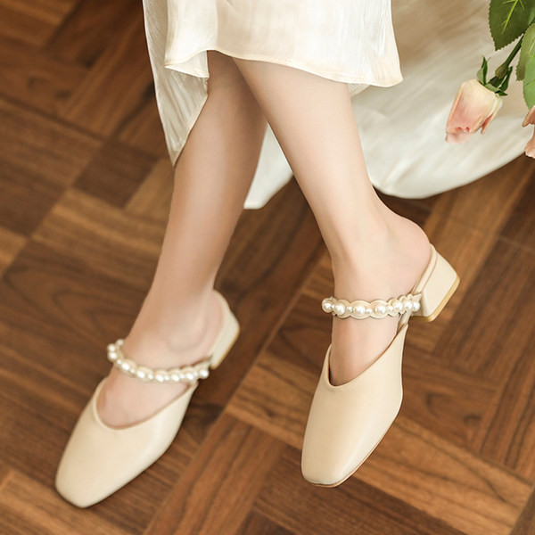 Slēgtas čības no eko ādas ar pērlēm