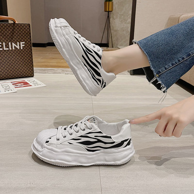 Sieviešu kedas ar dzīvnieku rakstu divās krāsās