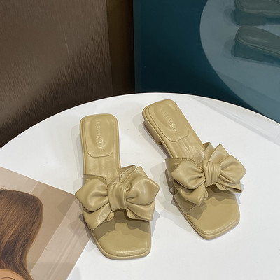 Sieviešu ādas čības ar lentes rotājumu