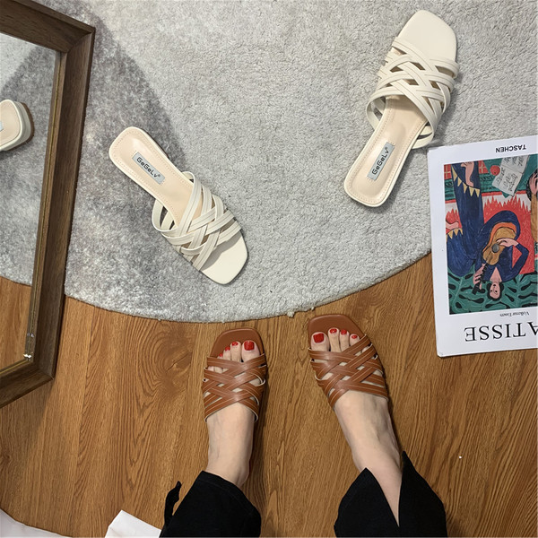 Ikdienas sieviešu čības no mākslīgās ādas - ar plakanu zoli