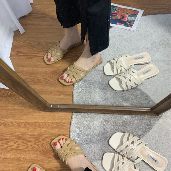 Ikdienas sieviešu čības no mākslīgās ādas - ar plakanu zoli