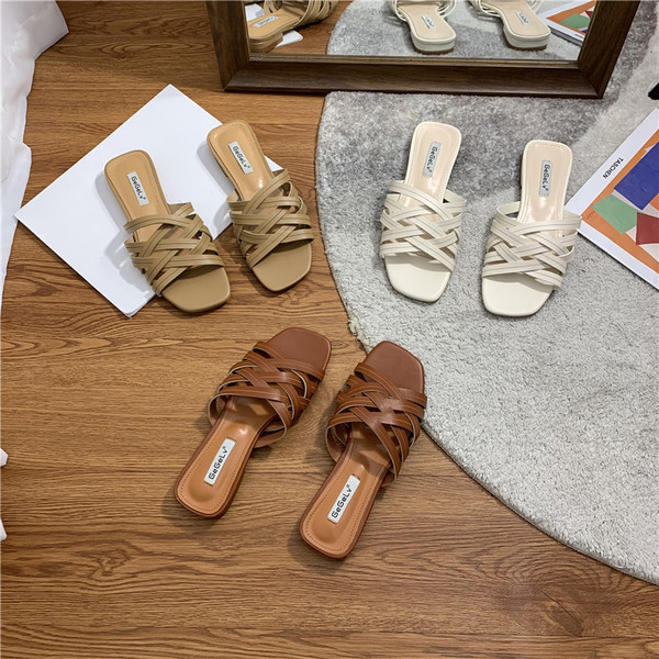 Ikdienas sieviešu čības no mākslīgās ādas - ar plakanu zoli