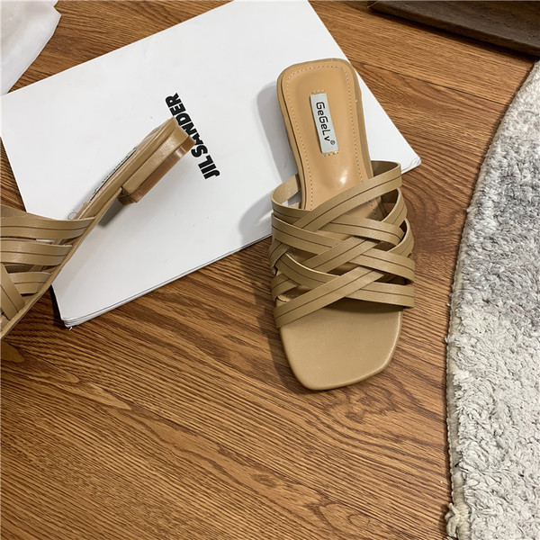 Ikdienas sieviešu čības no mākslīgās ādas - ar plakanu zoli