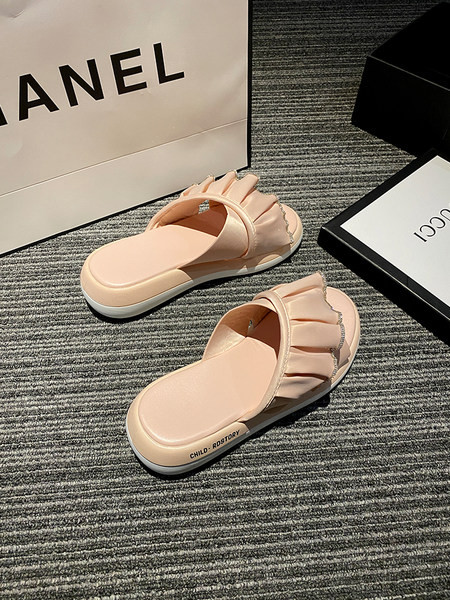 Ikdienas sieviešu čības ar plakanām zolēm un akmeņiem