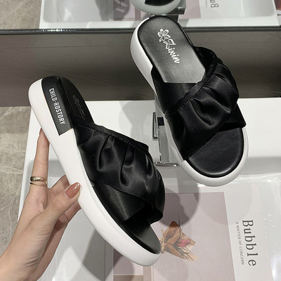 Ikdienas sieviešu čības ar cirtām