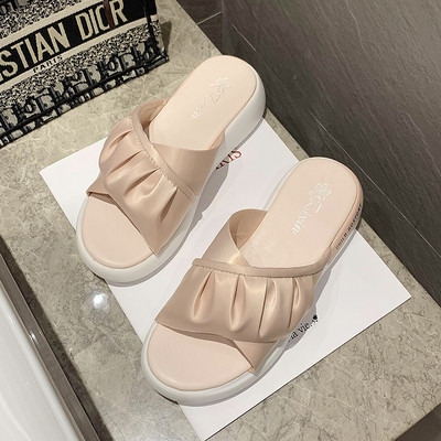 Ikdienas sieviešu čības ar cirtām