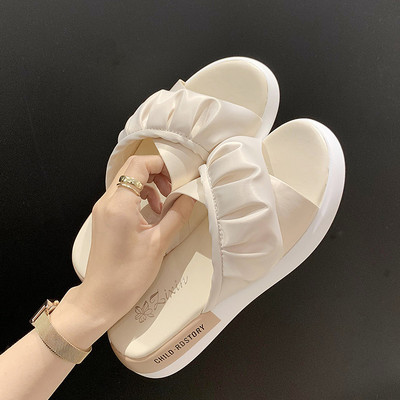 Ikdienas sieviešu čības ar cirtām