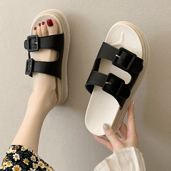 Ikdienas čības ar sprādzēm