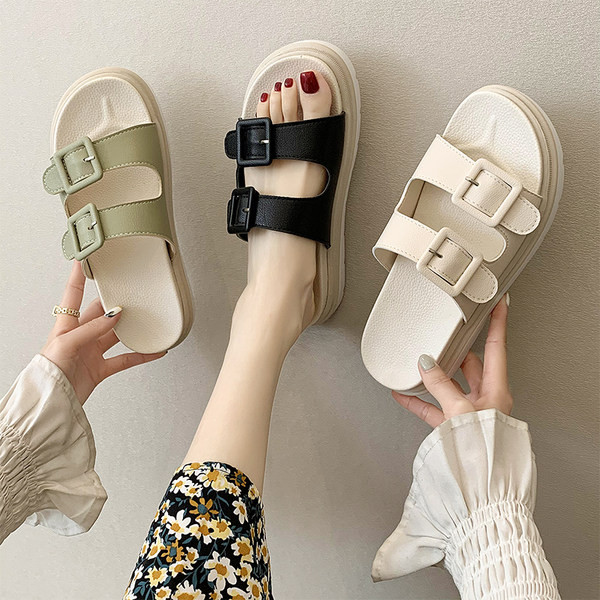 Ikdienas čības ar sprādzēm