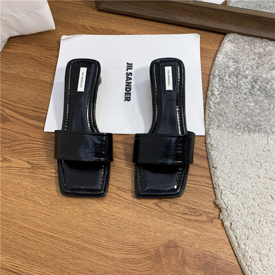 Jauns sieviešu čību modelis no mākslīgās ādas ar papēdi