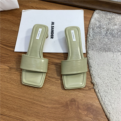 Jauns sieviešu čību modelis no mākslīgās ādas ar papēdi