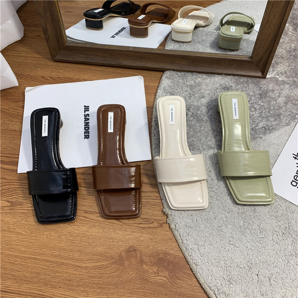 Jauns sieviešu čību modelis no mākslīgās ādas ar papēdi