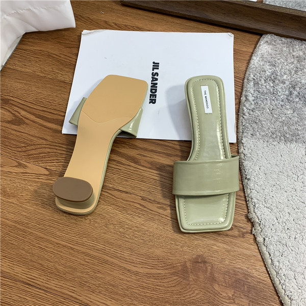 Jauns sieviešu čību modelis no mākslīgās ādas ar papēdi