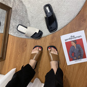 Sieviešu ikdienas čības no mākslīgās ādas ar plakanu zoli