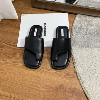 Sieviešu ikdienas čības no mākslīgās ādas ar plakanu zoli